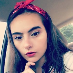 Meet your Posher, Avelina